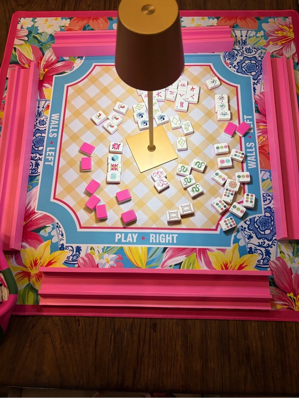 Lovely pink Mahjong tile set complete with wood racks and magnetic pushers- - Picture 3 of 7